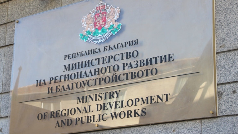 Разчистват се пътищата в област Кърджали след пороя, работи се и по проблема с питейната вода