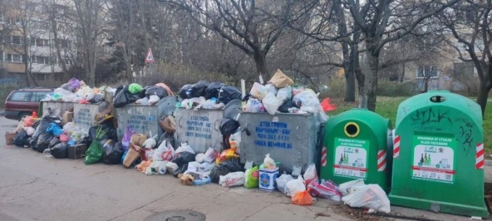 Боклукчии в Изгрев искат по 2500/3500 евро заплати, кметът ги смени с непалци