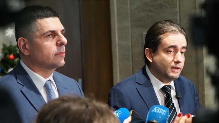 ДБ: Борисов и Пеевски платиха с ПВУ, за да закрият \