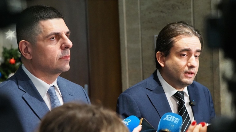 ДБ: Борисов и Пеевски платиха с ПВУ, за да закрият \