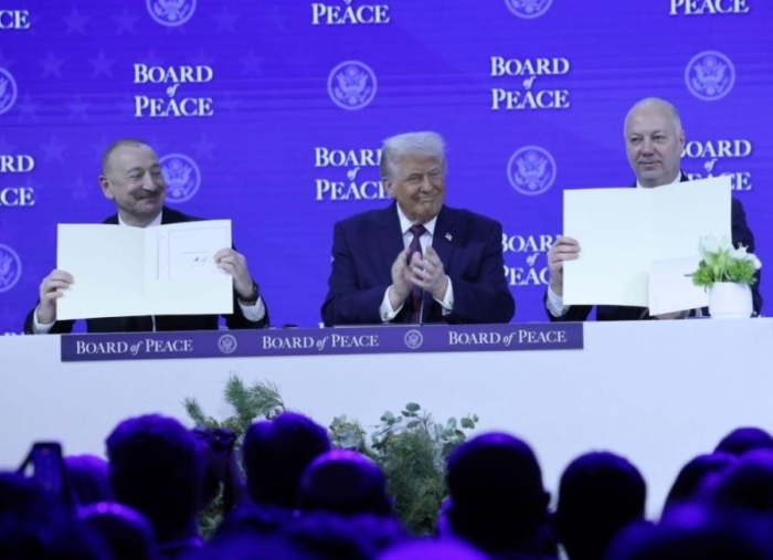 Сблъсъци между полиция и протестиращи в Тирана