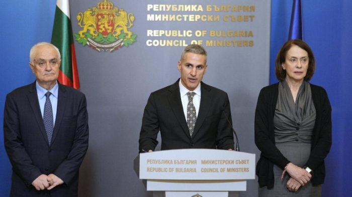 Гюров успокоява, че НАТО ни пази, МВнР отряза българите на Малдивите